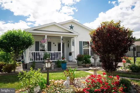 54 Cormorant Dr, Bechtelsville, PA 19505