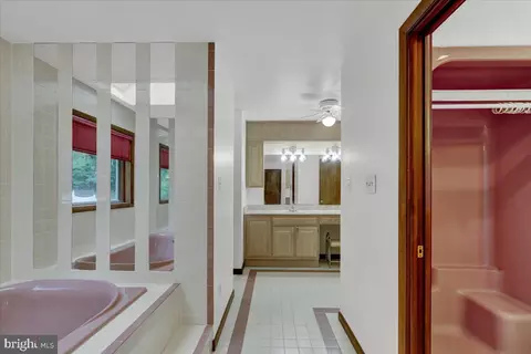 Entry Way - 16 Grouse Point Cir, Reading, PA 19607 photo 6 of 11