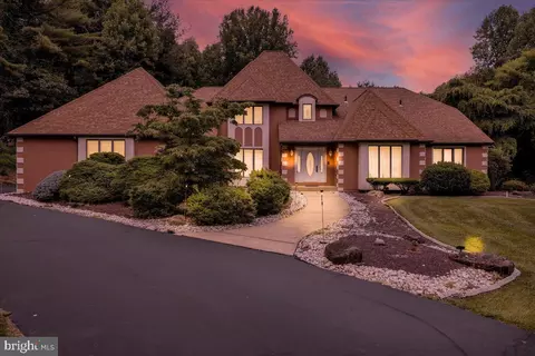 16 Grouse Point Cir, Reading, PA 19607