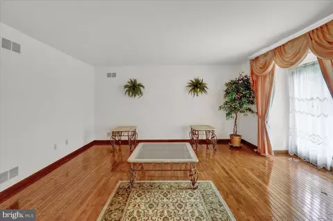 Living - 16 Grouse Point Cir, Reading, PA 19607 photo 4 of 7