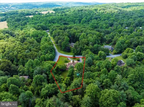 View/Area - 16 Grouse Point Cir, Reading, PA 19607 photo 4 of 7