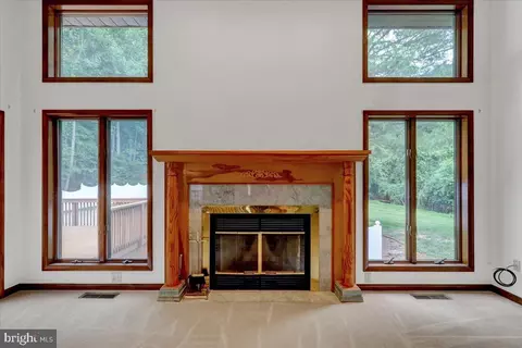 Living - 16 Grouse Point Cir, Reading, PA 19607 photo 2 of 7