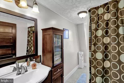 Bath - 2256 Reading Ave, Reading, PA 19609 photo 1 of 1
