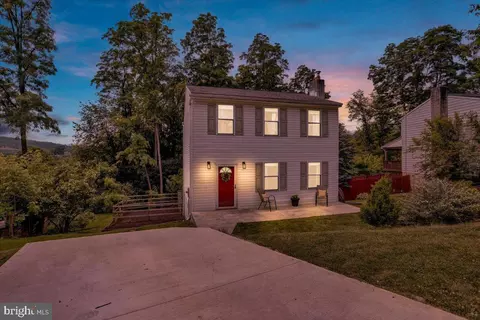 40 Lindy Ln, Boyertown, PA 19512