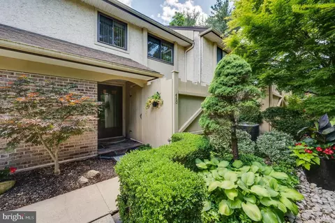 18 Pine Woods Ct, Reading, PA 19607