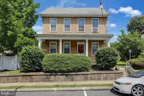 39 Main St, Mohnton, PA 19540