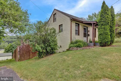 25 Spruce St, Mohnton, PA 19540