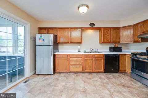 Kitchen - 225 Bartlett St, Reading, PA 19611 photo 2 of 3