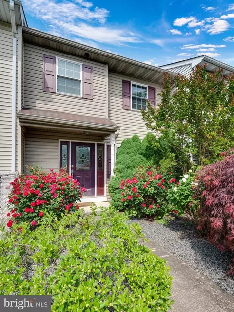 Exterior - 225 Bartlett St, Reading, PA 19611 photo 2 of 4