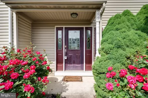 Entry Way - 225 Bartlett St, Reading, PA 19611 photo 1 of 3