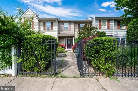 225 Bartlett St, Reading, PA 19611