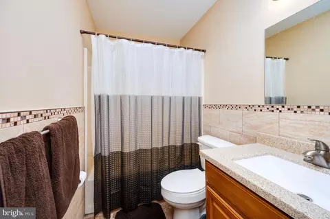 Bath - 225 Bartlett St, Reading, PA 19611 photo 1 of 1