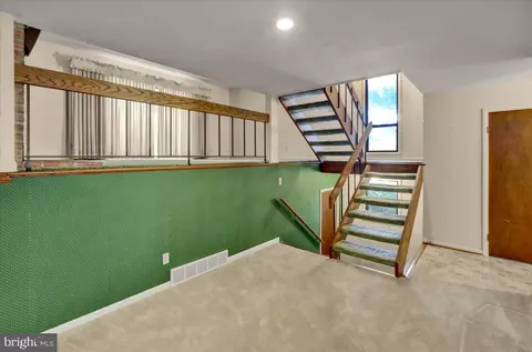 Entry Way - 180 Oakmont Ct, Reading, PA 19607 photo 3 of 4