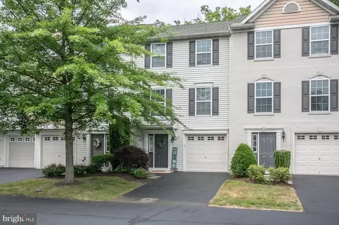 15 Chaser Ct, Reading, PA 19607