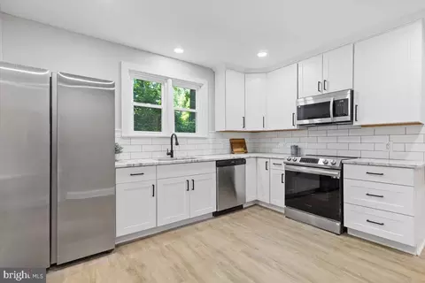 15 Hampshire Rd, Reading, PA 19608