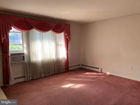 Living - 1306 Wingate Ave, Reading, PA 19607 photo 2 of 6