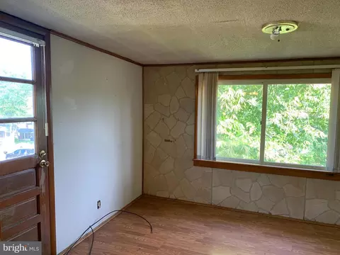 Living - 1306 Wingate Ave, Reading, PA 19607 photo 4 of 6