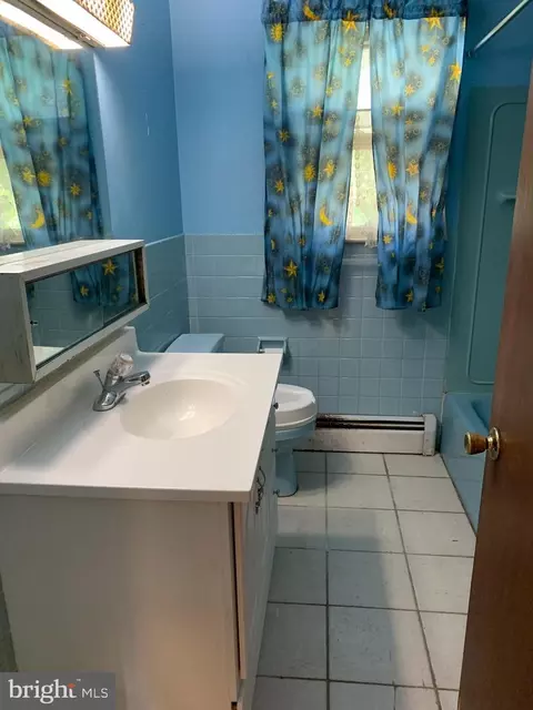 Bath - 1306 Wingate Ave, Reading, PA 19607 photo 1 of 2