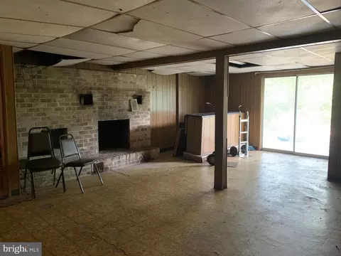Living - 1306 Wingate Ave, Reading, PA 19607 photo 5 of 6