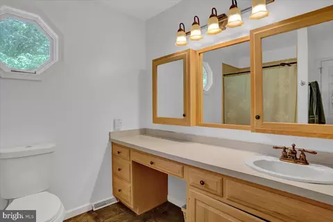 Bath - 8 Rand Dr, Reading, PA 19606 photo 1 of 3