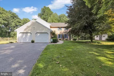 8 Rand Dr, Reading, PA 19606