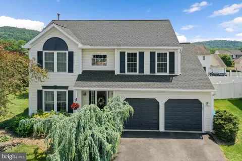 100 Eagles Ln, Reading, PA 19608