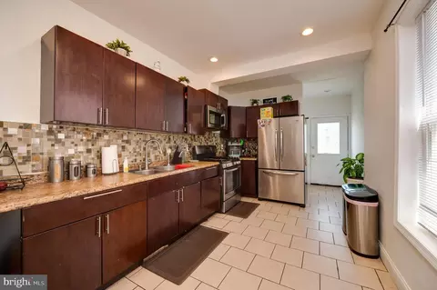 Entry Way - 551 N Front St, Reading, PA 19601 photo 6 of 7