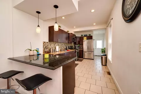 Entry Way - 551 N Front St, Reading, PA 19601 photo 5 of 7