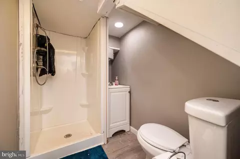 Bath - 551 N Front St, Reading, PA 19601 photo 1 of 4