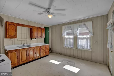 1221 E Bellevue Ave, Reading, PA 19605 photo 10