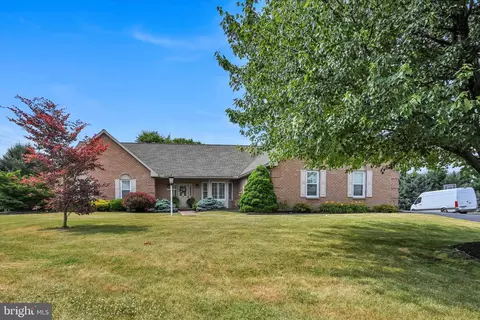 5 Laura Ct, Sinking Spring, PA 19608