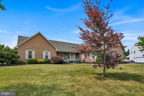 5 Laura Ct, Sinking Spring, PA 19608 photo 3
