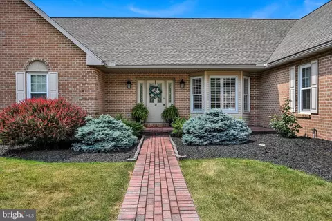 5 Laura Ct, Sinking Spring, PA 19608 photo 4