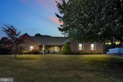 5 Laura Ct, Sinking Spring, PA 19608 photo 2