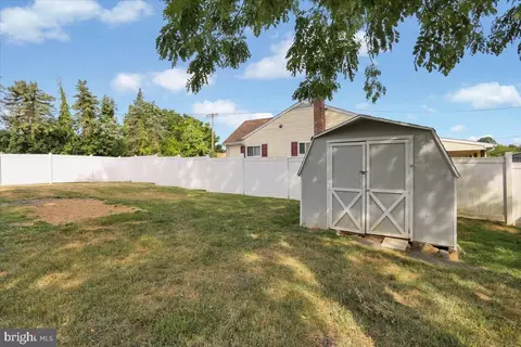 Exterior - 523 Frontier Ave, Reading, PA 19601 photo 5 of 9