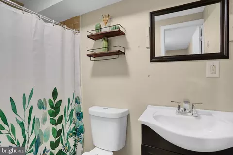 Bath - 523 Frontier Ave, Reading, PA 19601 photo 3 of 4