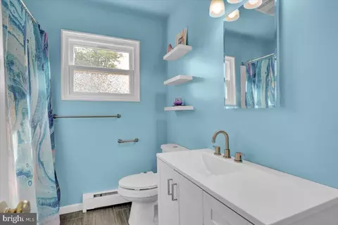 Bath - 523 Frontier Ave, Reading, PA 19601 photo 1 of 4