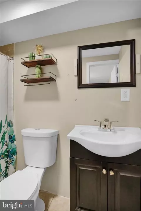 Bath - 523 Frontier Ave, Reading, PA 19601 photo 4 of 4