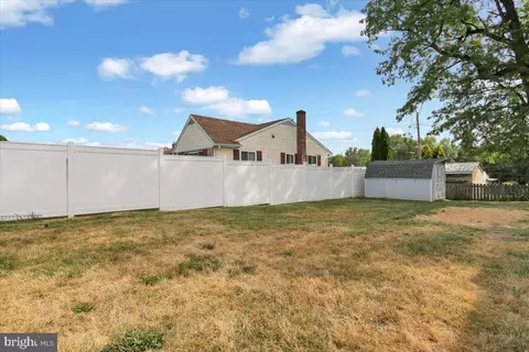 Exterior - 523 Frontier Ave, Reading, PA 19601 photo 6 of 9