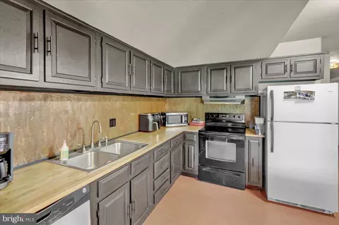 Kitchen - 16 A Fairway Rd, Reading, PA 19607 photo 1 of 2