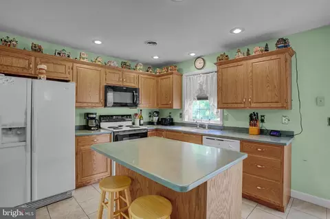 154 N Cacoosing Dr, Reading, PA 19608 photo 12