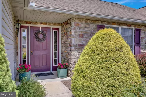 154 N Cacoosing Dr, Reading, PA 19608 photo 3