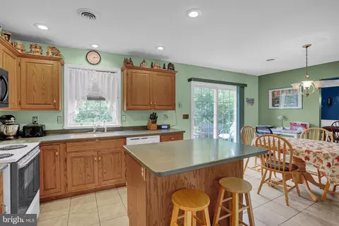 154 N Cacoosing Dr, Reading, PA 19608 photo 10