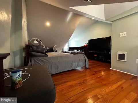 Bedroom - 237 Pear St, Reading, PA 19601 photo 8 of 10