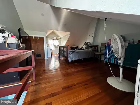 Bedroom - 237 Pear St, Reading, PA 19601 photo 7 of 10