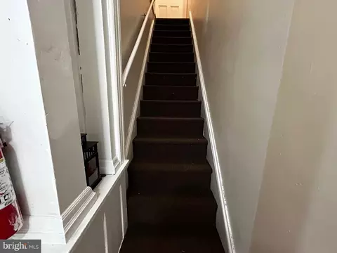 Entry Way - 237 Pear St, Reading, PA 19601 photo 6 of 14