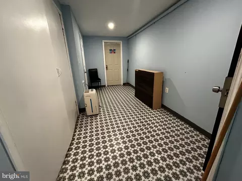 Entry Way - 237 Pear St, Reading, PA 19601 photo 12 of 14