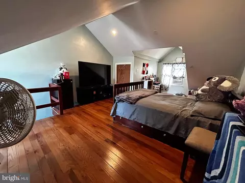 Bedroom - 237 Pear St, Reading, PA 19601 photo 9 of 10