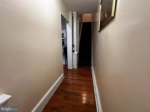 Entry Way - 237 Pear St, Reading, PA 19601 photo 3 of 14