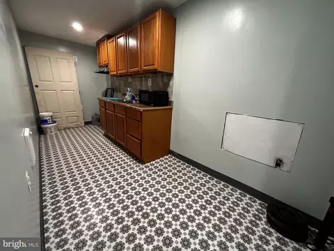 Entry Way - 237 Pear St, Reading, PA 19601 photo 13 of 14